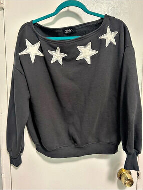 VINYL ICONS Star Appliqué Sweatshirt in grey Like New